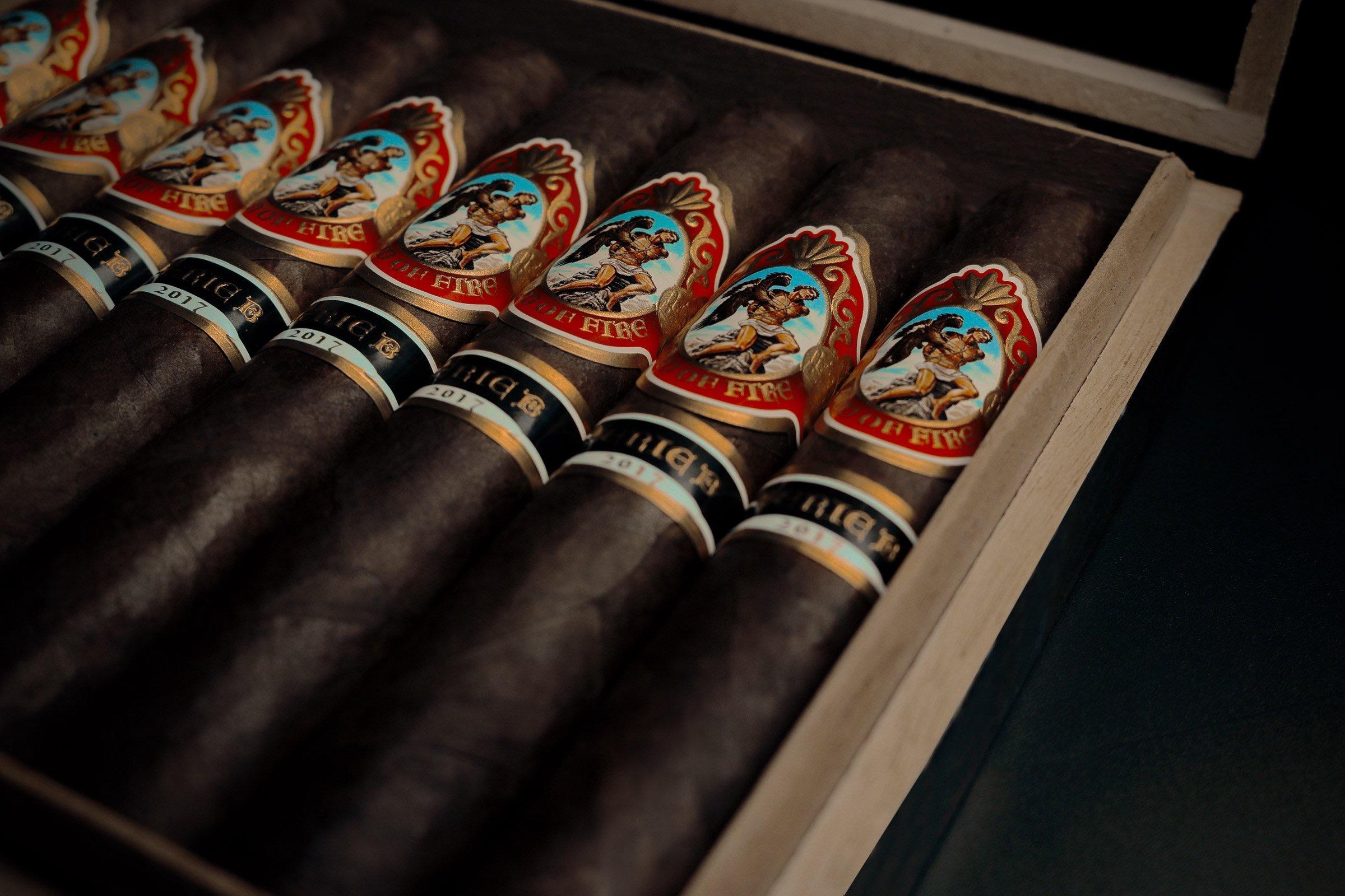 Fuente God of Fire Serie B Robusto (BOX OF 10)