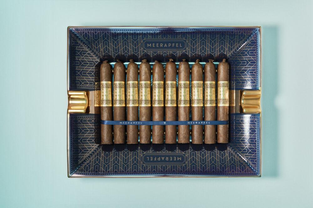 Meerapfel Meir Double Robusto BOX of 10 & Ashtray